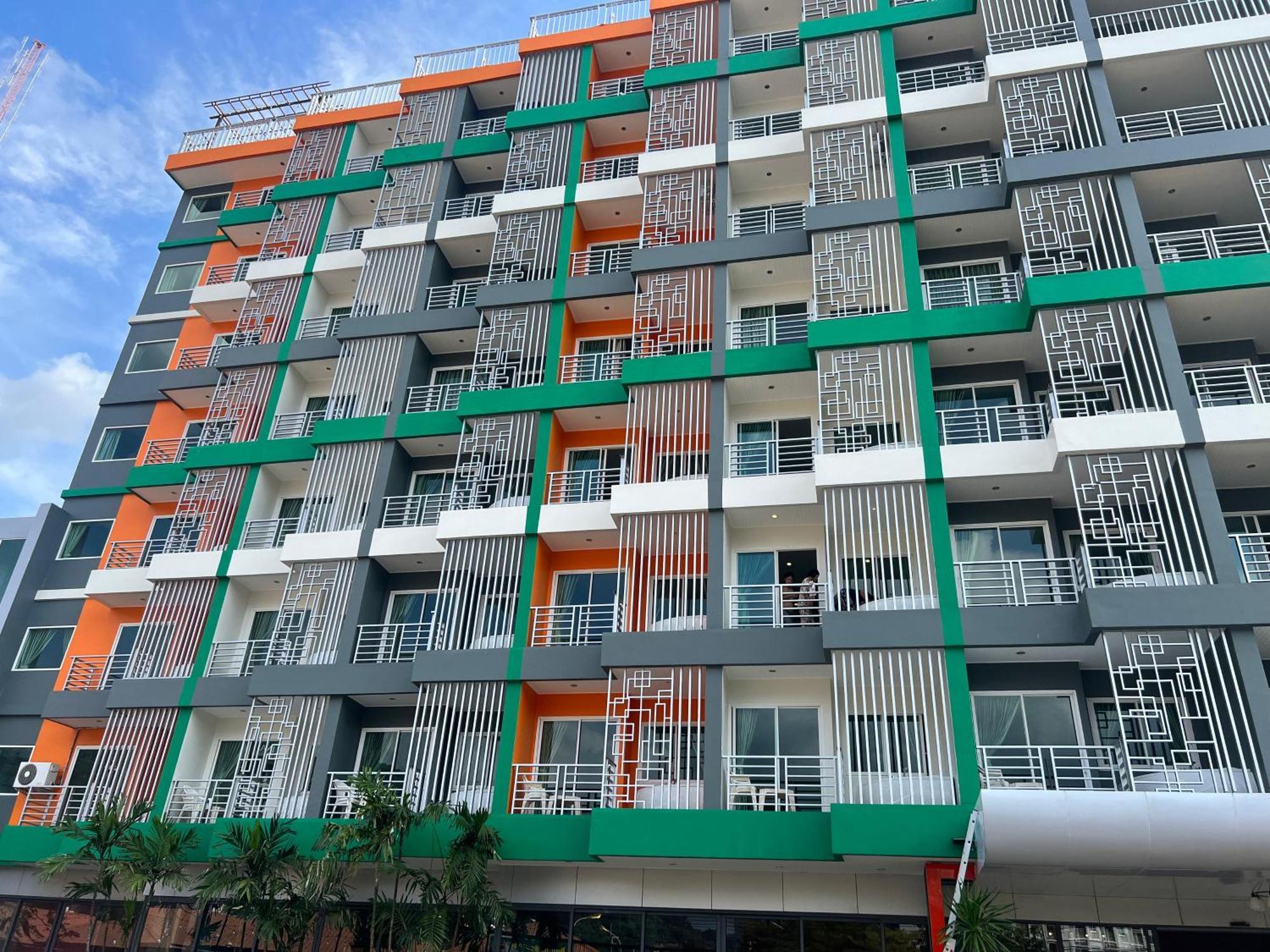 Zephyr Grand Hotel Patong Екстер'єр фото