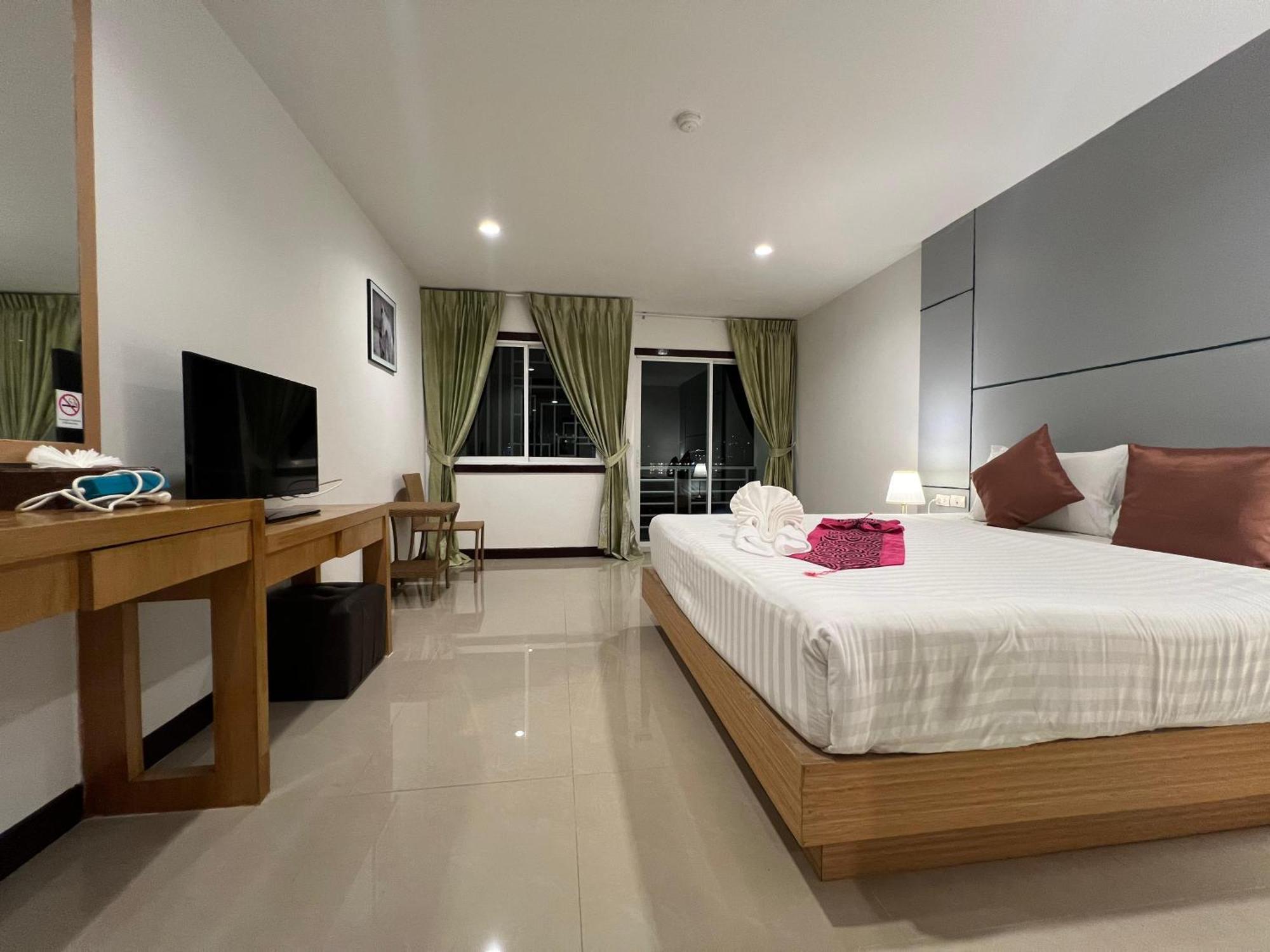 Zephyr Grand Hotel Patong Екстер'єр фото