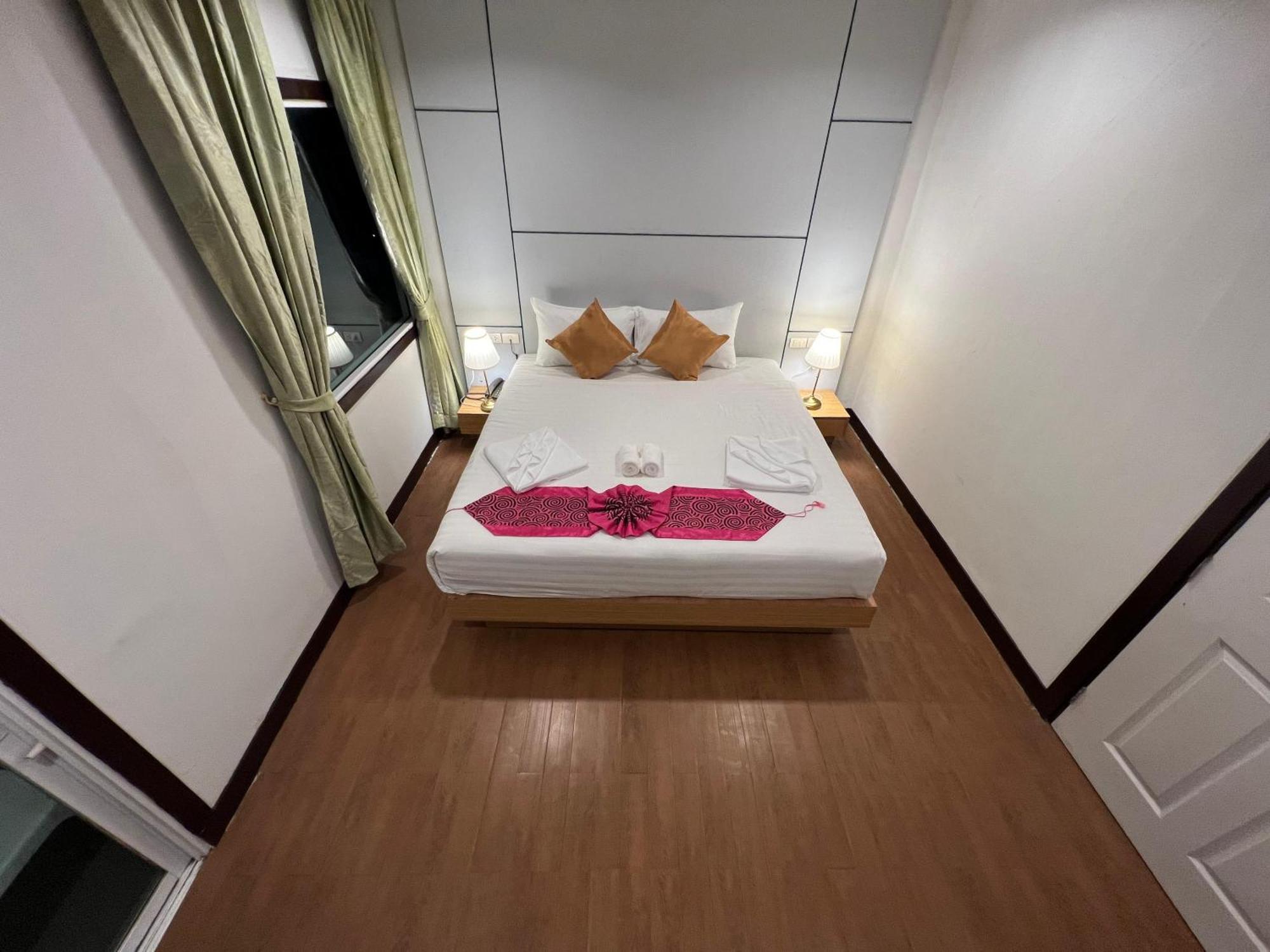 Zephyr Grand Hotel Patong Екстер'єр фото