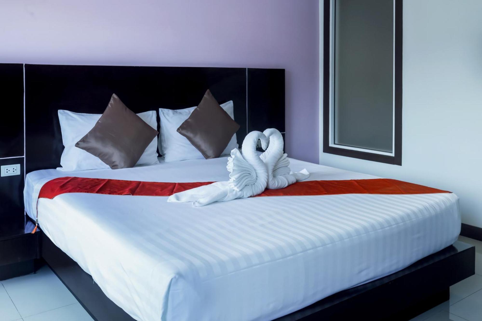Zephyr Grand Hotel Patong Екстер'єр фото